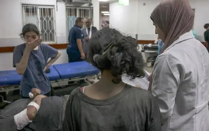 الاحتلال يقصف مولد الكهرباء الرئيسي بمستشفى