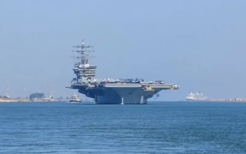 وصول أسطول حاملة الطائرات الأميركية أيزنهاور