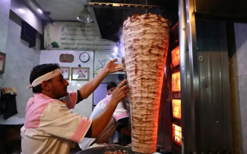 65 % انخفاضا بمبيعات المطاعم والحلويات