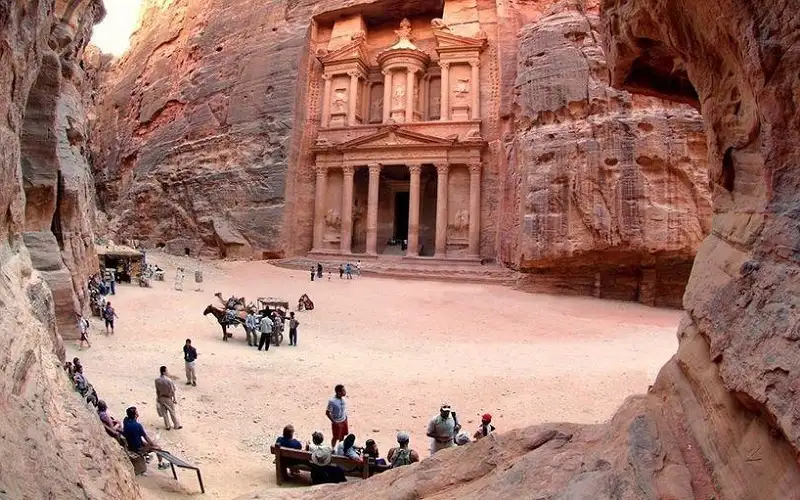 ربع سياح المملكة أجانب