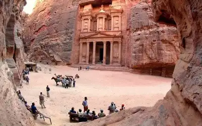 ربع سياح المملكة أجانب