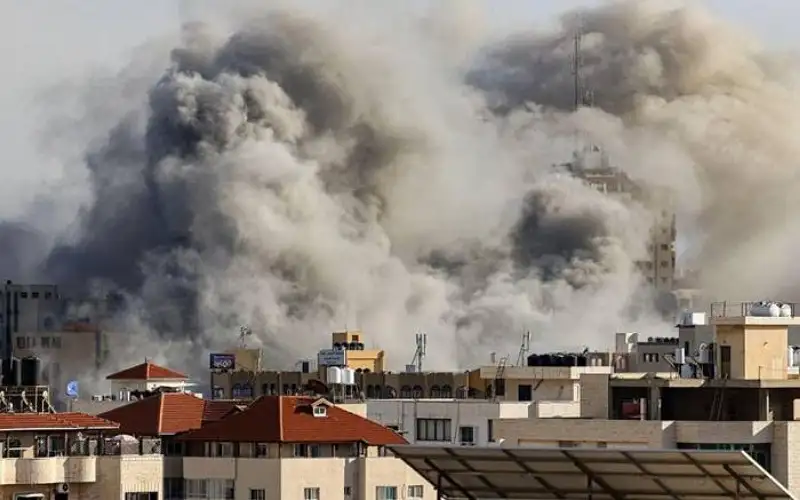 طائرات الاحتلال تطلق صاروخا على سطح