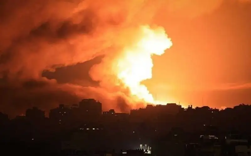 غارات عنيفة تتجدد على مدينة غزة