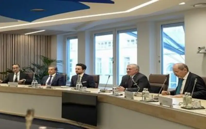 الملك يحذر من توسع الصراع إلى