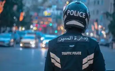 السير تدعو السائقين لوضع لاصق حملة