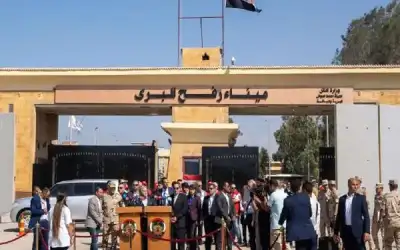 مصر تعيد عددا من مواطنيها العالقين