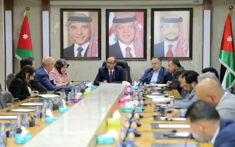 النبر يقترح: ضريبة على شركات التعدين