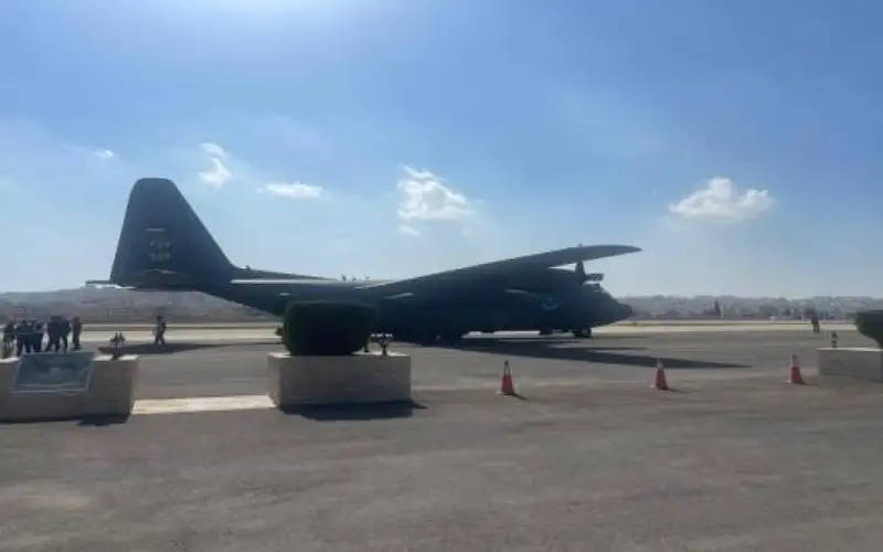 مصر: أول طائرة مساعدات هبطت في
