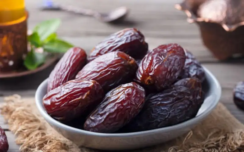 لا تغفلي عنها.. فوائد تناول التمر