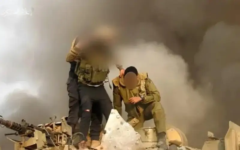 أهالي الاسرى الإسرائيليين يصدرون لهم جوازات