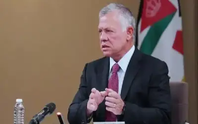 الملك يؤكد ضرورة تكثيف العمل مع