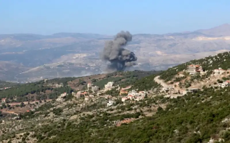 الاحتلال يقصف محيط بلدة يارون في