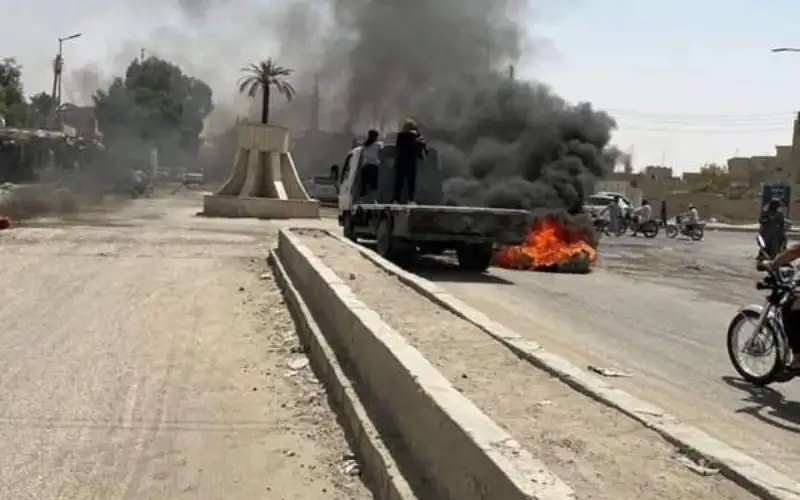 قصف قاعدة حقل العمر الأمريكية في