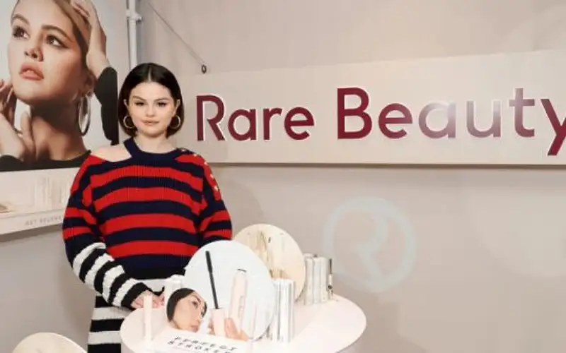 شركة Rare Beauty المملوكة لسيلينا غوميز تعلن مساعدتها لإغاثة الفلسطينيين