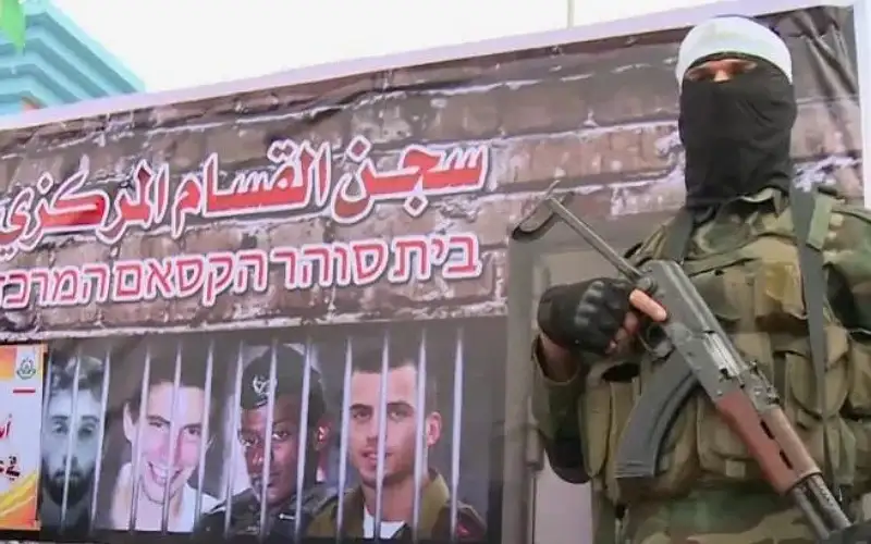 تعرفوا على أبرز صفقات تبادل الأسرى