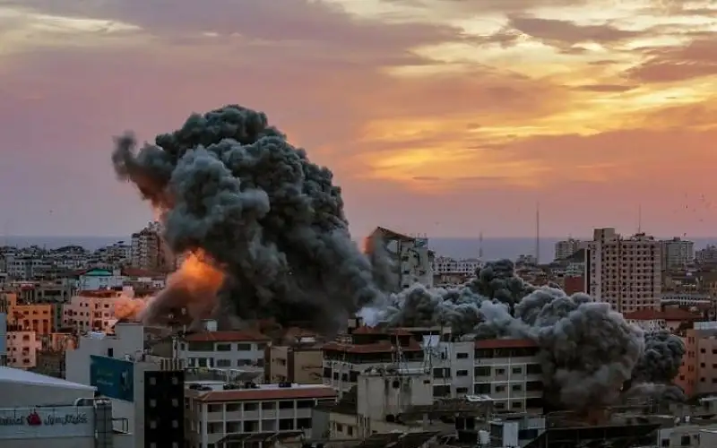 استشهاد 21 فلسطينيا بقصف إسرائيلي على