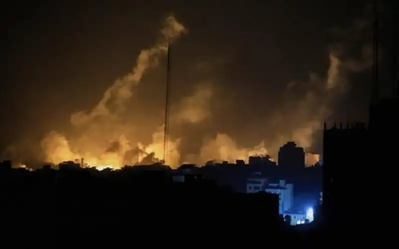 الاحتلال يلقي 32 ألف طن من