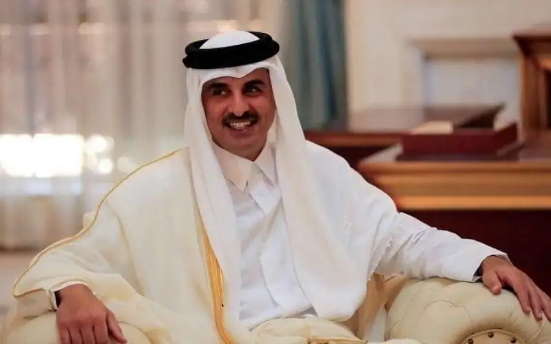 الشيخ تميم يصل القاهرة ويلتقي السيسي