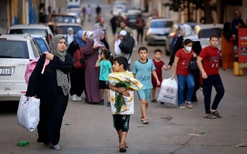 الاحتلال يقصف النازحين على شارع صلاح