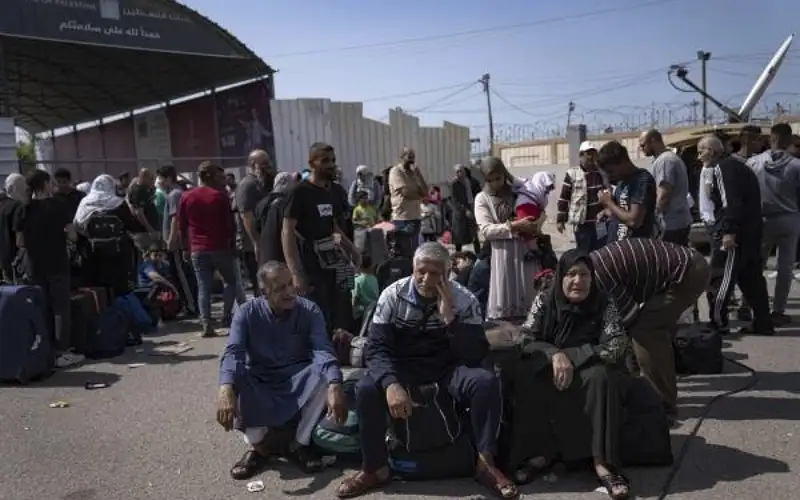 تعليق عمليات إجلاء الأجانب والمرضى في