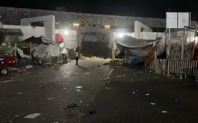 قصف بوابة مستشفى الشفاء