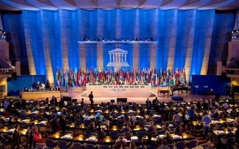 اليونسكو تتبنى مشروع قرار يعتبر الحرب