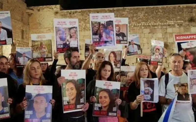 إعلام عبري: محادثات متقدمة لتبادل الأسرى