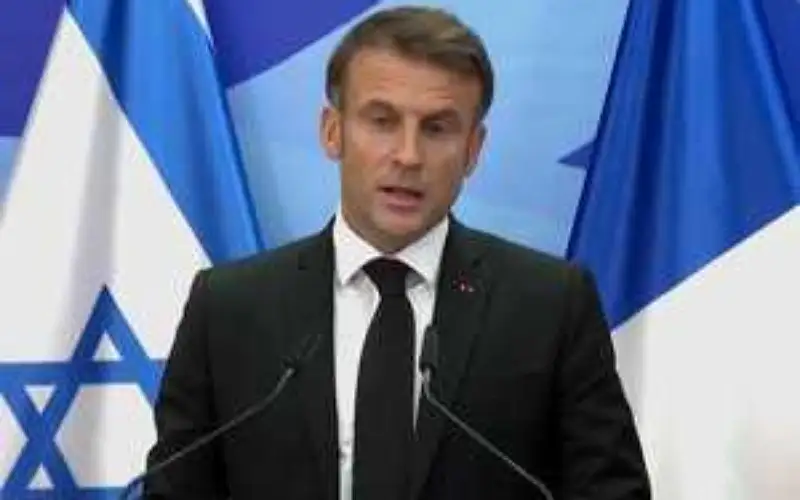 ماكرون: على إسرائيل أن تتوقف عن