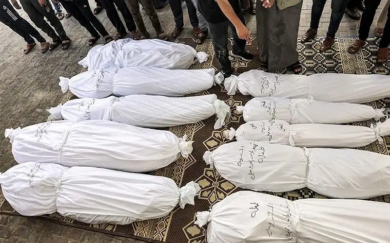 مقبرة جماعية للشهداء بمجمع الشفاء بغزة