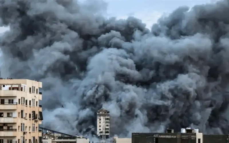 انقطاع الاتصال بمستشفى الشفاء وسط قصف