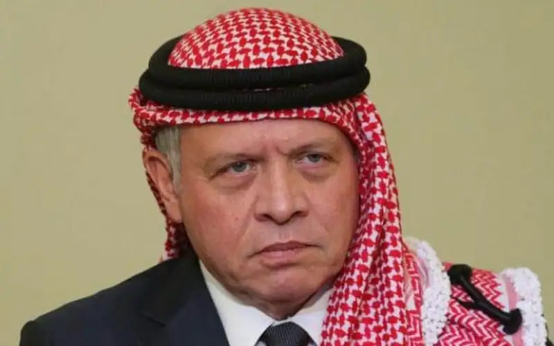 الملك يلتقي رئيس الوزراء الماليزي ويبحثان