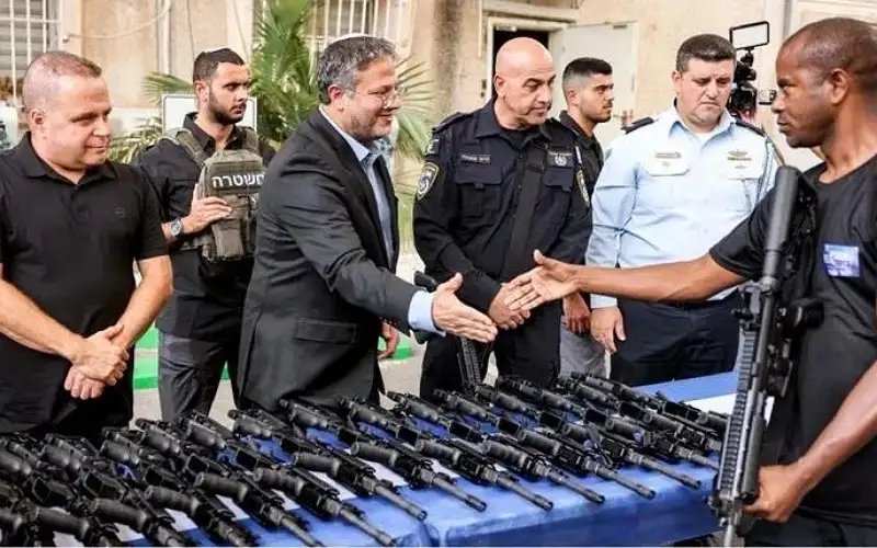 بن غفير يشتكي تجاهله بالحكومة ويدعو