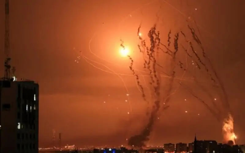 القسام تقصف تل أبيب برشقة صاروخية