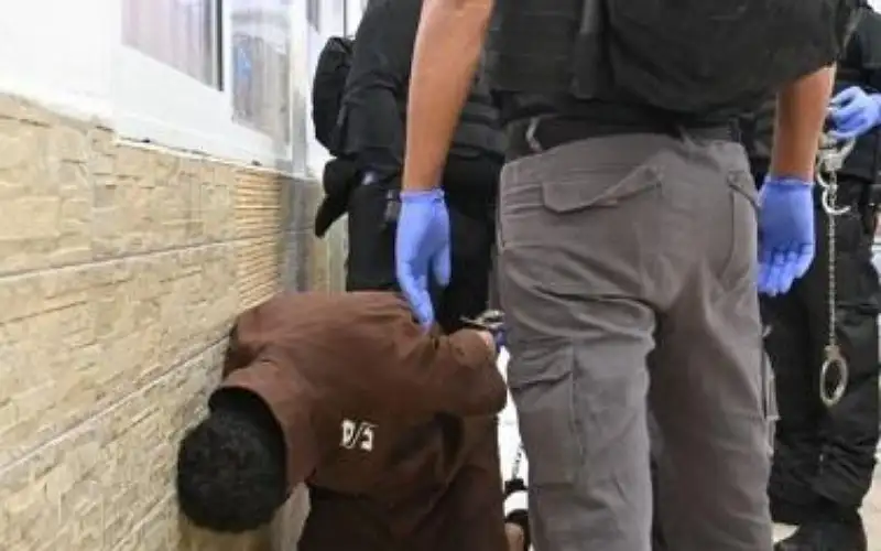 تضييقات إضافية وتصعيد بحق أسرى سجن