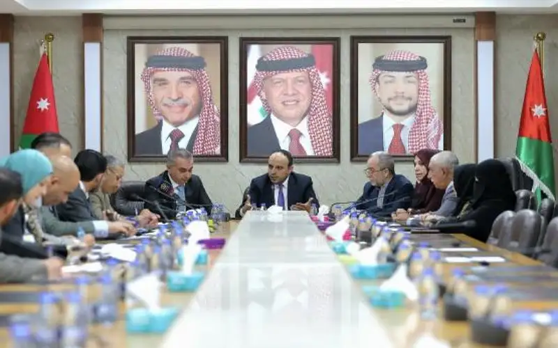 إدارية النواب تطلع على آلية عمل