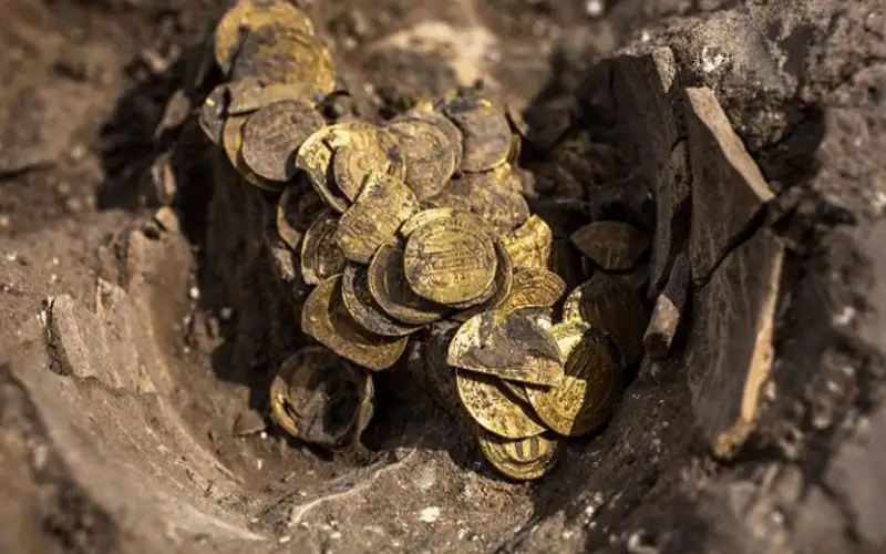 الحبس 5 سنوات لشخصين أوهما رجل