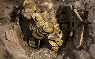 الحبس 5 سنوات لشخصين أوهما رجل