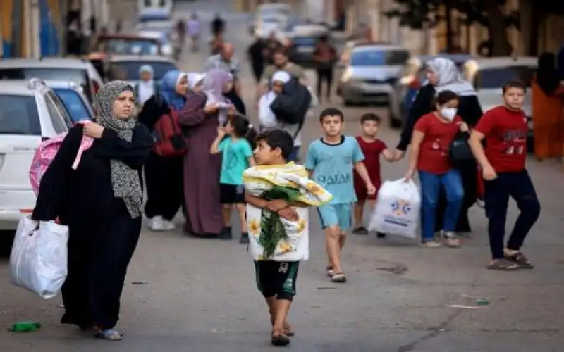807 آلاف من سكان غزة وشمالها