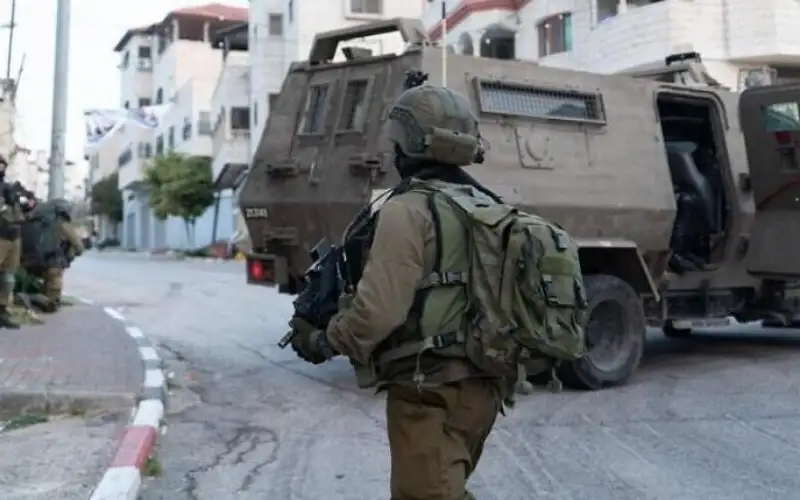 مقاومون يستهدفون قوات الاحتلال خلال اقتحام