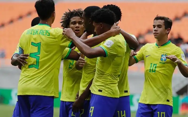 البرازيل تفوز على إنجلترا وإيران تصعد