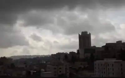 كتلة هوائية باردة ورياح عاصفة تصحبها