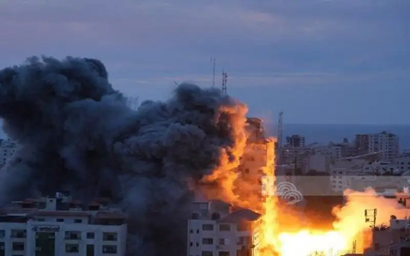 الاحتلال يقصف مدرسة عمرو بن العاص