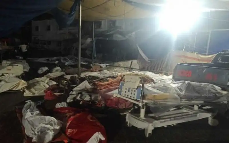 الاحتلال يحطم محتويات طبية ويعتقل جرحى