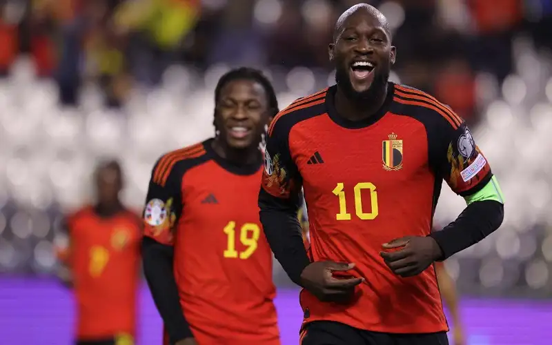 سوبر هاتريك لوكاكو يقود بلجيكا لاكتساح