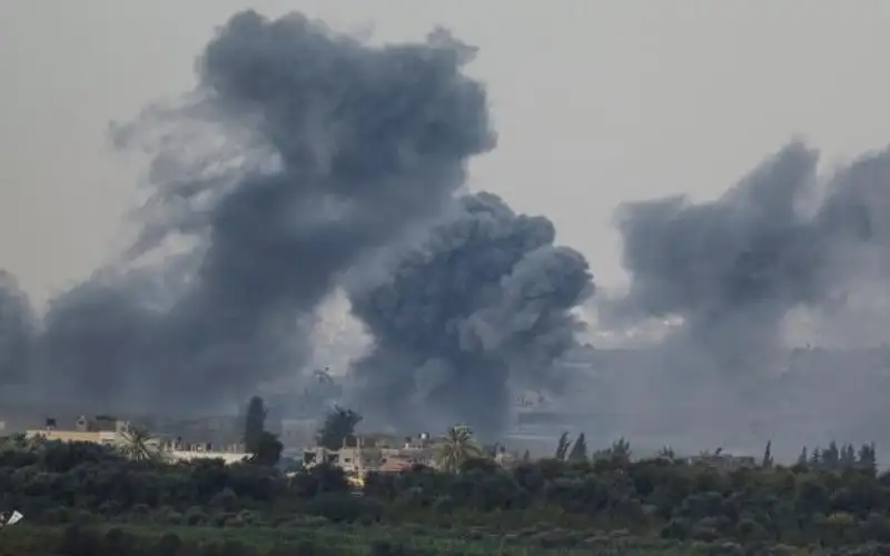 الاحتلال يقصف مدرسة تأوي نازحين بجانب