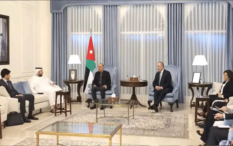 الخصاونة يلتقي وزير الاستثمار الإماراتي