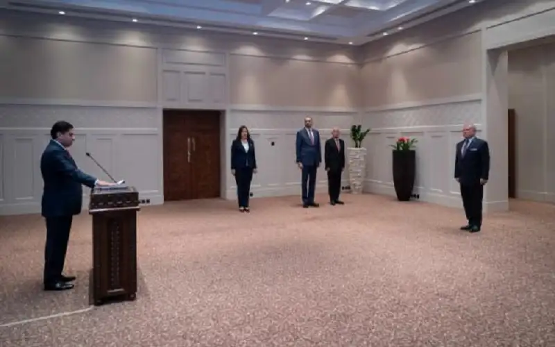 سفيران يؤديان اليمين القانونية أمام الملك