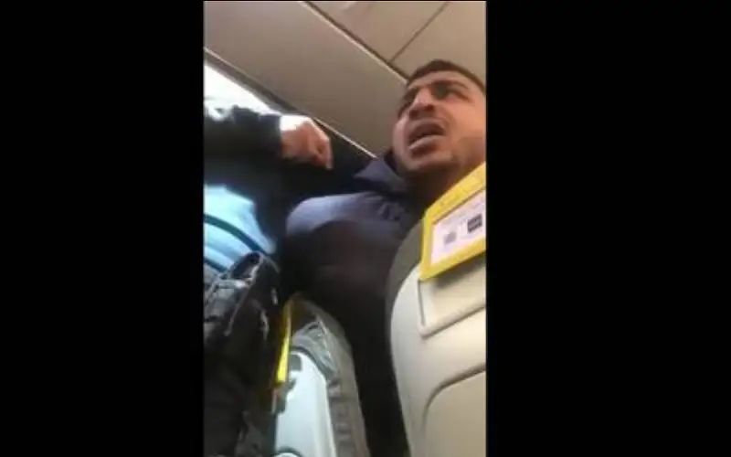 بسبب ورقة كتب عليها بحبك يارب..