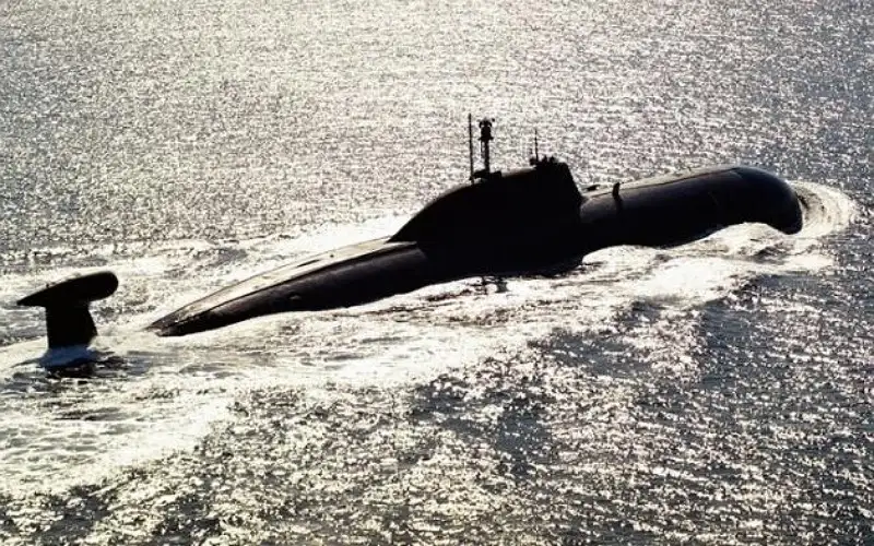 الجيش الروسي يتسلح بـ 12 غواصة