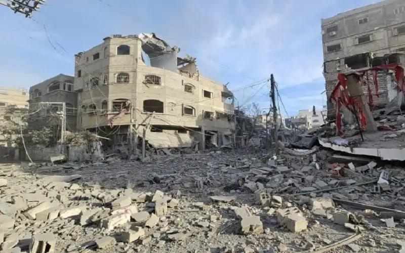 الاحتلال يقصف محيط مستشفى كمال عدوان